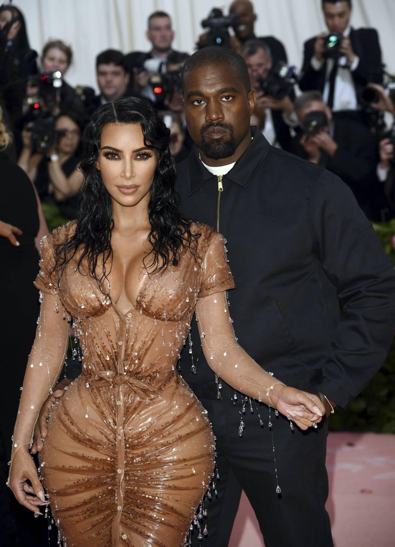 Kim Kardashian visar upp nya kroppen