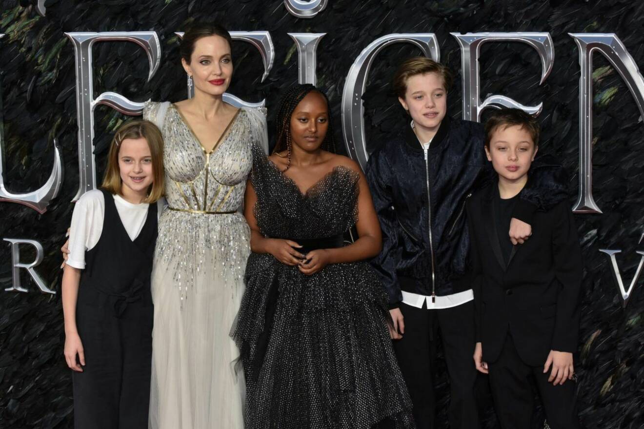 Angelina Jolie med sina barn på röda mattan
