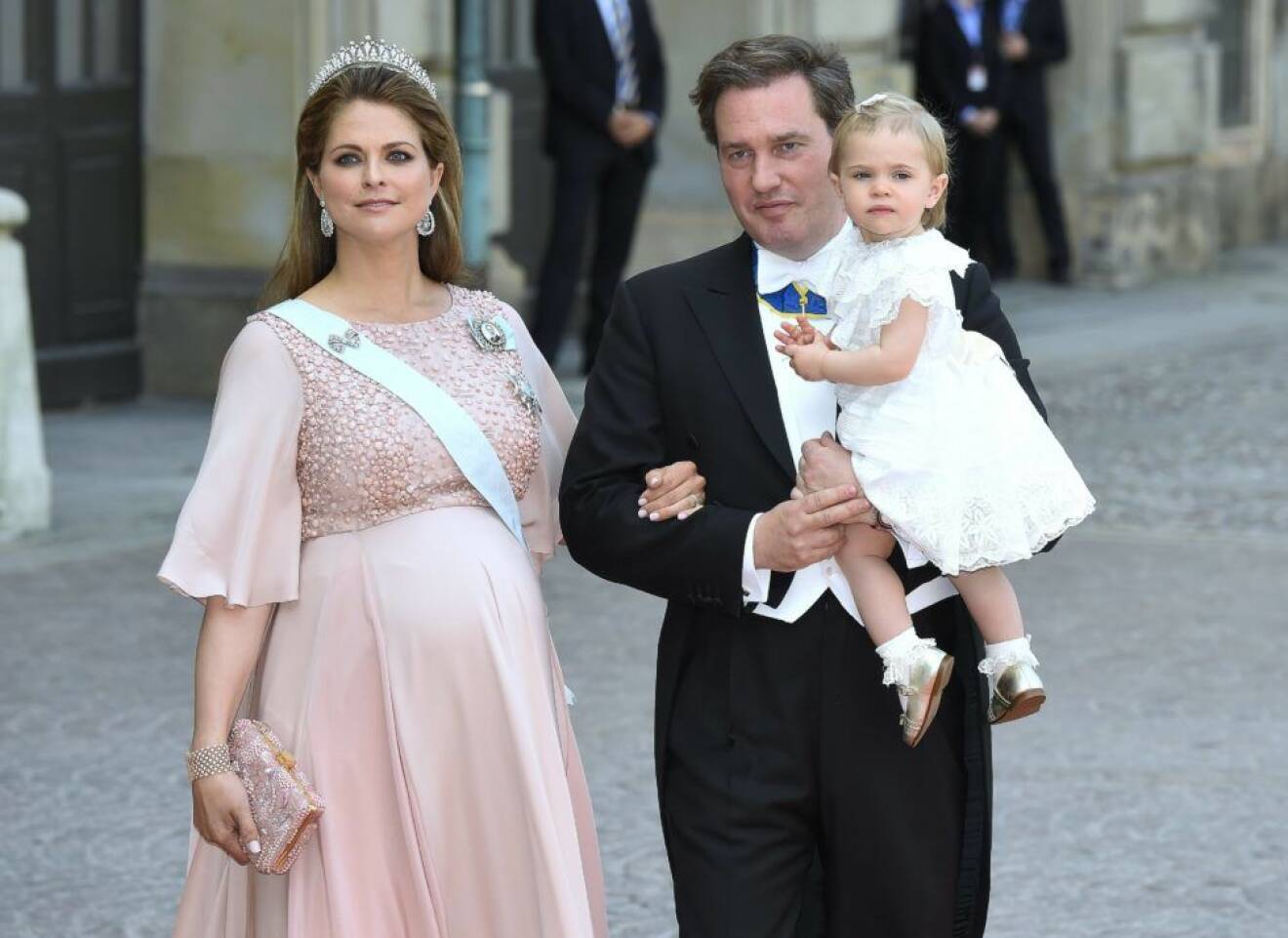 Prinsessan Madeleine på Sofia och Carl Philips bröllop, två dagar innan hon födde Nicolas. 