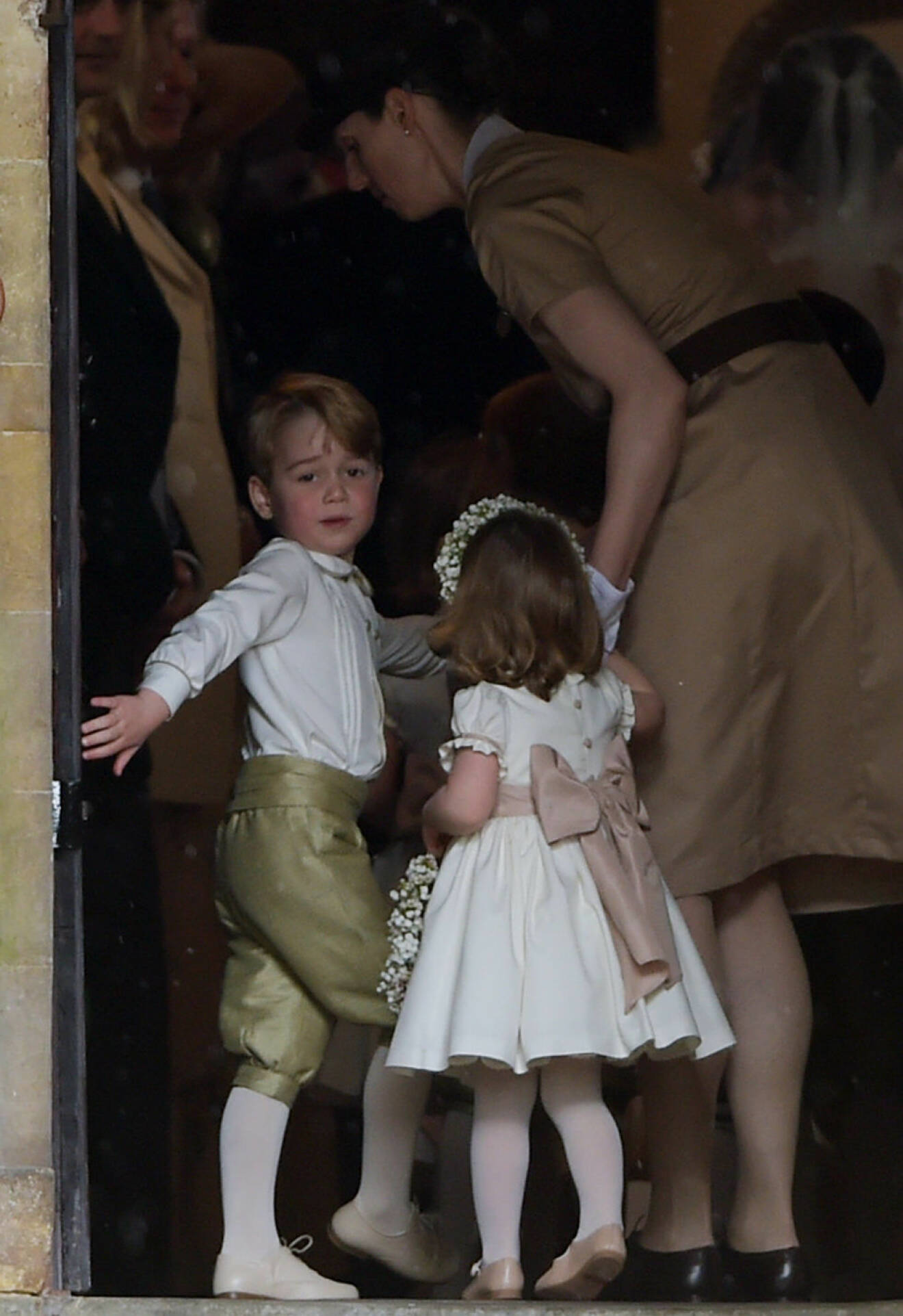 Prins George och prinsessan Charlotte med sin barnflicka. 