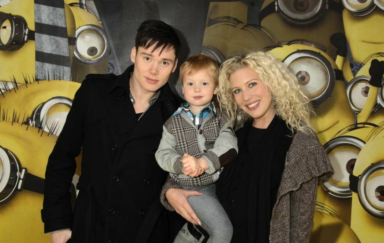 Jimmy Jansson och Sandra Dahlberg med sonen Wilmer på galapremiär för barnfilmen "Dumma mej" år 2010