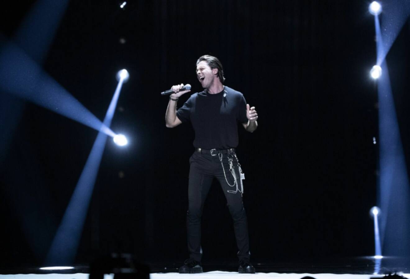 Victor Crone framför Troubled Waters i Melodifestivalen 2020