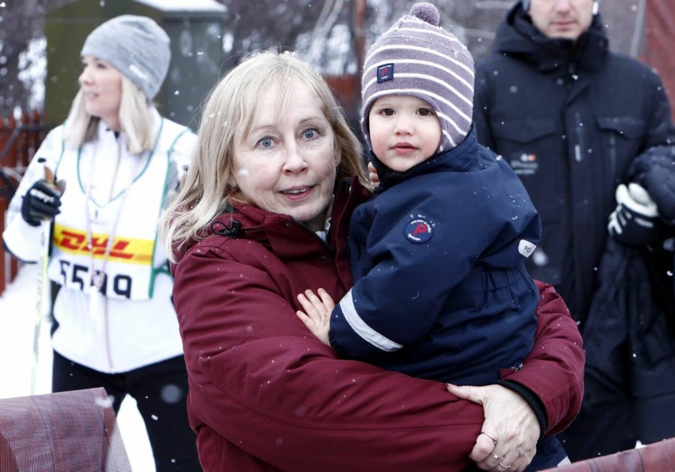 Marie Hellqvist med barnbarnet prins Alexander 