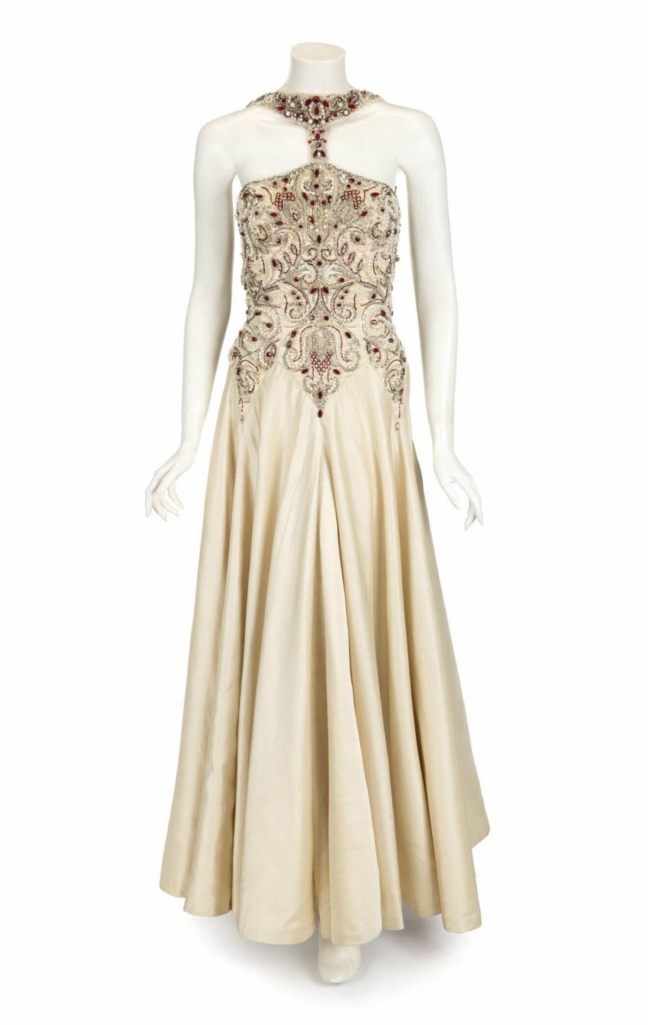 Klänningen från filmen ”Evita” fick köparen betala hela 111 450 kronor. Foto: All Over Press