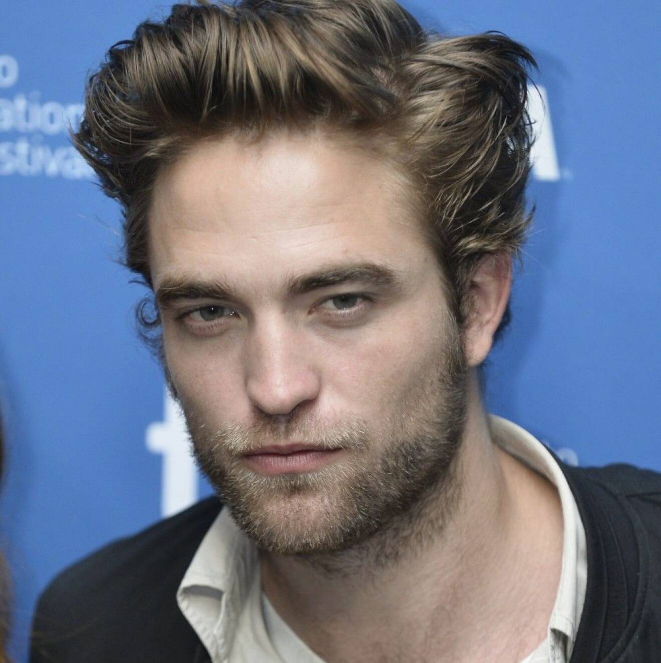 Robert Pattinson prutar gärna. Foto: Stella Pictures
