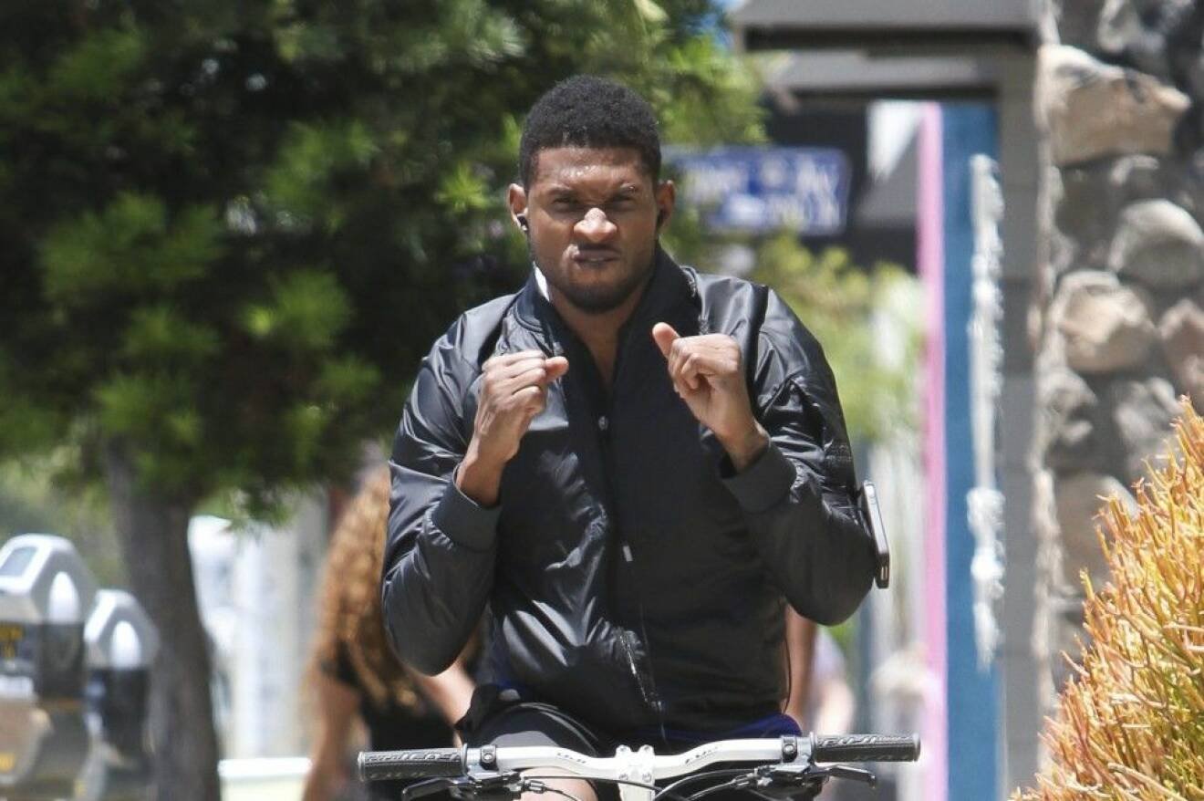 Usher ogillar onekligen serveringspersonal. Foto: Stella Pictures