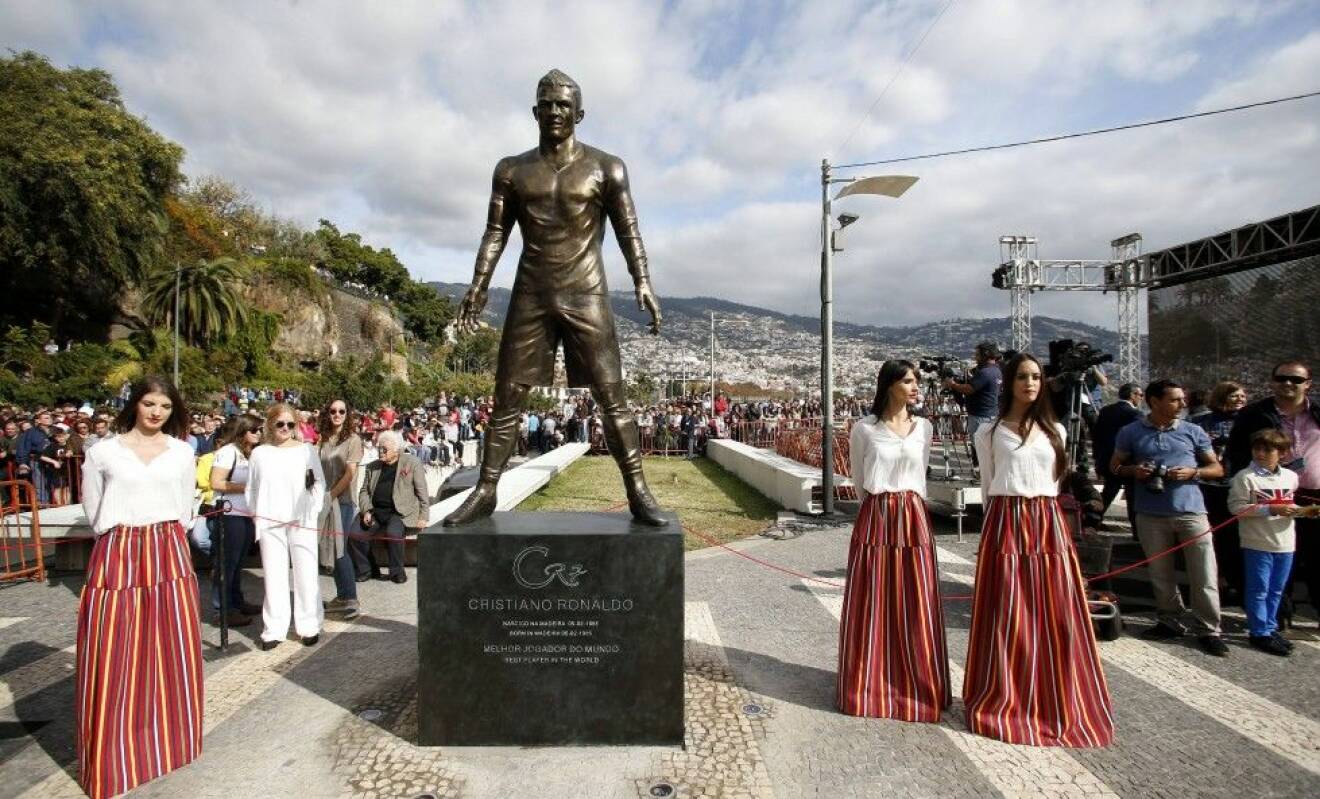 Statyn är en symbol för fotbollsstjärnans storhet. Foto: All Over Press