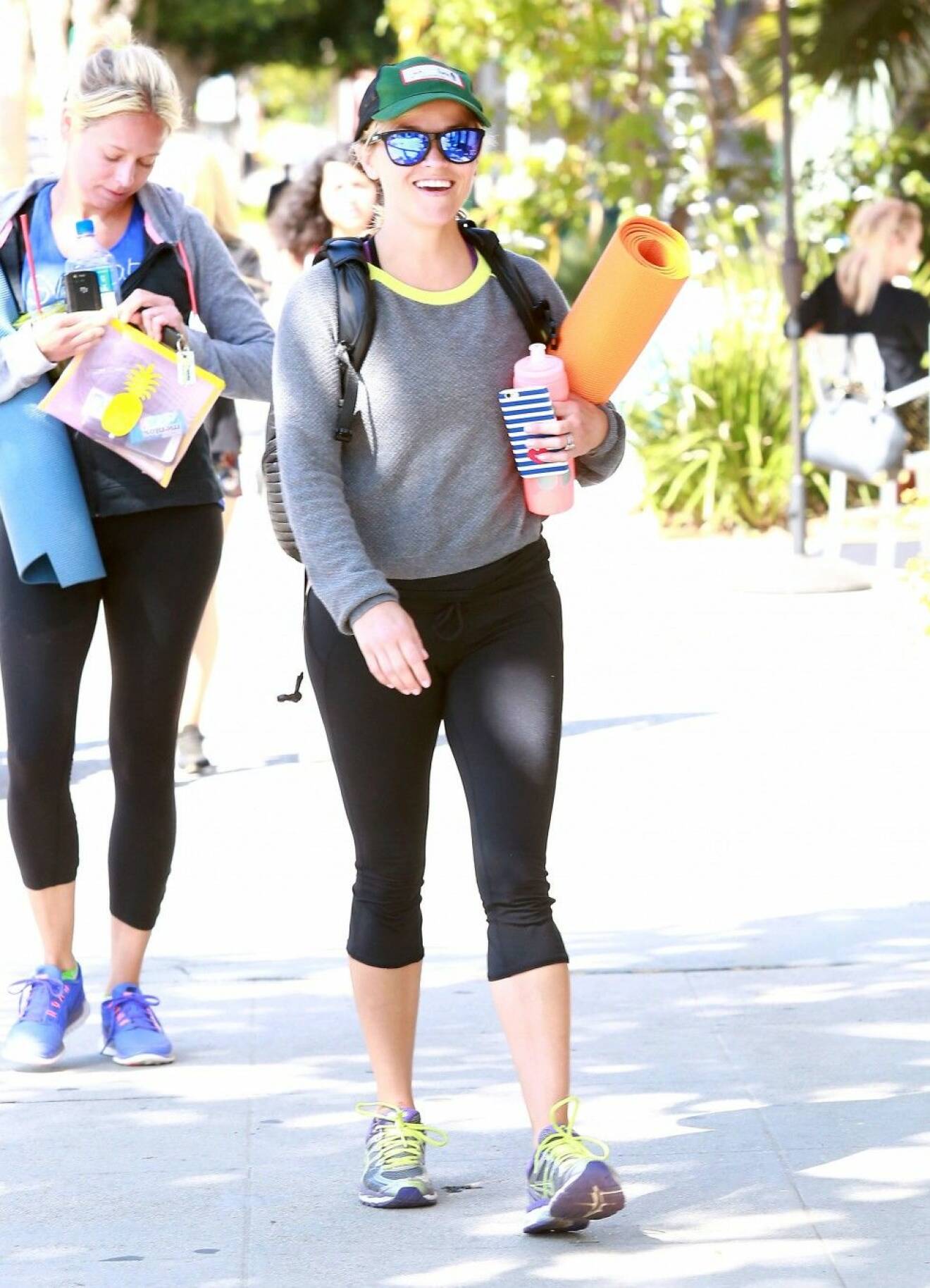 Reese Witherspoon Goes To Her Yoga Class