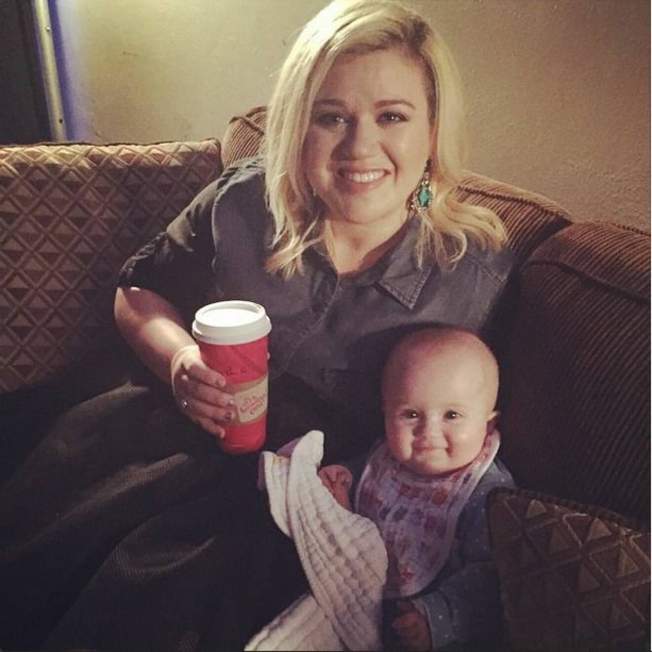 Kelly Clarkson födde dottern River Rose, här sex månader gammal, för ett år sedan. Via: Instagram