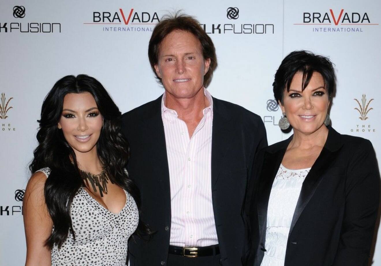 Bruce Jenner med Kim Kardashian och Kris Jenner. Foto: Bulls