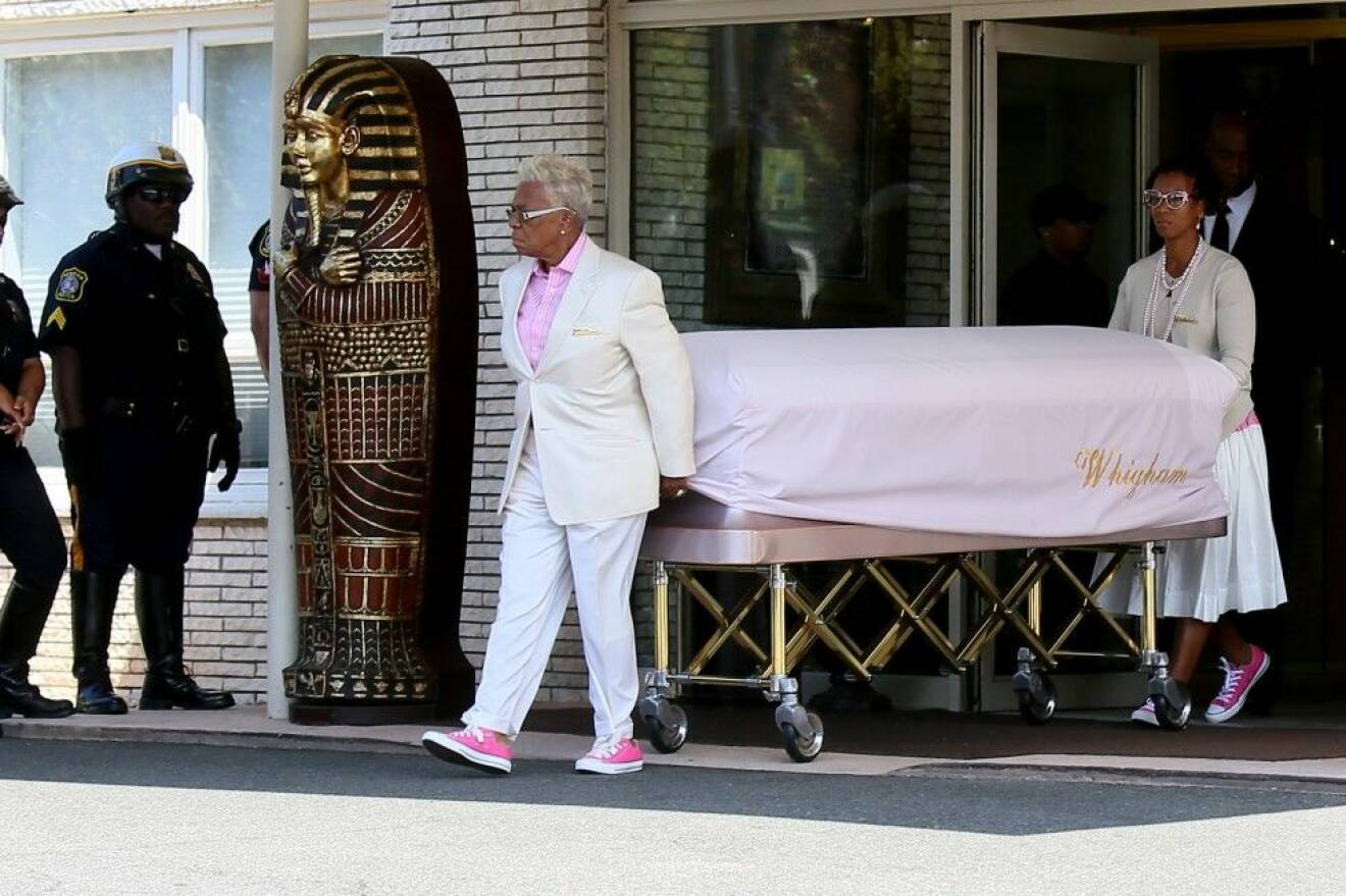 Bobbi Kristina Brown begravdes bredvid mamma Whitney Houston. Foto: Bulls 