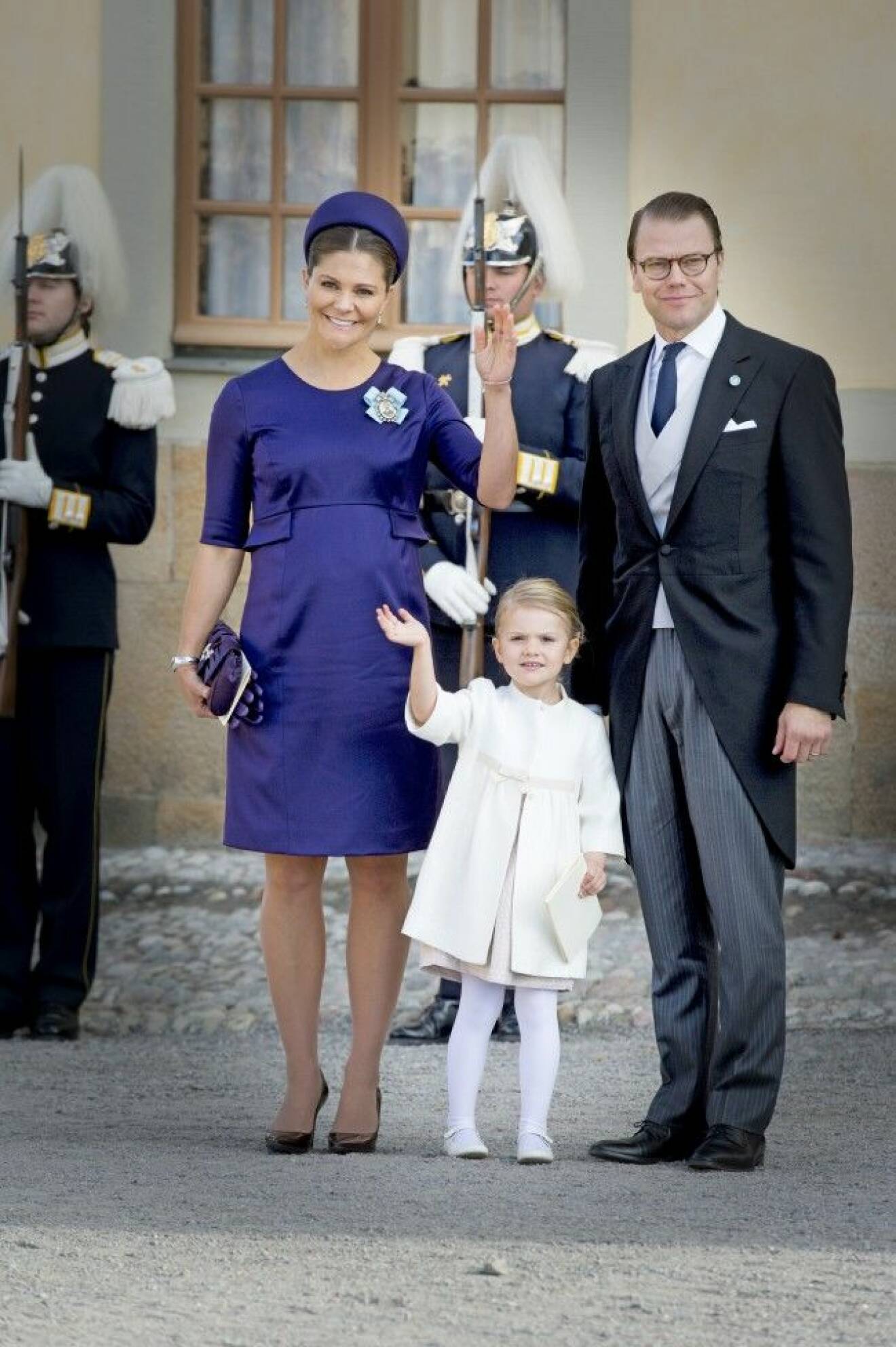 11-10-2015 STOCKHOLM BORGHOLM Princess Madeleine of Sweden and her husband Chris O?Neill after the christening of Prince Nicolas . Princess Madeleine of Sweden and her husband Chris O'Neill will have their newborn son Prince Nicolas baptised on Sunday 11 October.Nicolas will be christened in the royal chapel of Drottningholm Palace, located on the outskirts of Stockholm. It is the same place where his big sister Princess Leonore, who is now 18 months old, was also baptised last year. princess victoria and prince daniel and princess estelle Queen Silvia and King Carl XVI Gustaf of Sweden Princess Sofia and Prince Carl Philip COPYRIGHT ROBIN UTRECHT 2015/11/10 STOCKHOLM BORGHOLM na de doop van prins Nicolas. Prinses Madeleine van Zweden en haar man Chris O'Neill zal hebben hun pasgeboren zoon Prince Nicolas gedoopt op zondag 11 October.Nicolas zal worden gedoopt in de koninklijke kapel van Drottningholm Paleis, gelegen aan de rand van Stockholm. Het is dezelfde plaats waar zijn grote zus prinses Leonore, die nu 18 maanden oud, werd ook gedoopt vorig jaar. COPYRIGHT ROBIN UTRECHT prinses Victoria en Daniel Westling en prinses estelle Koningin Silvia en koning Carl XVI Gustaf van Zweden Princess Sofia en prins Carl Philip All Over Press