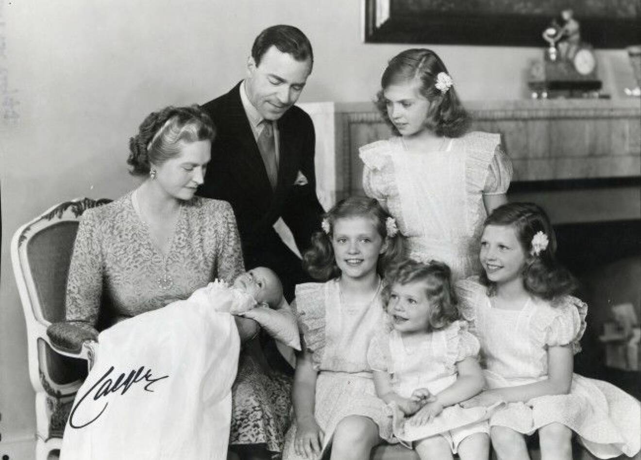 Prinsessan Sibylla, prins Gustav Adolf, Prinsessan Desire, prinsessan Margaretha, prinsessan Birgitta, prinsessan Christina och prins Carl Gustaf 1946.