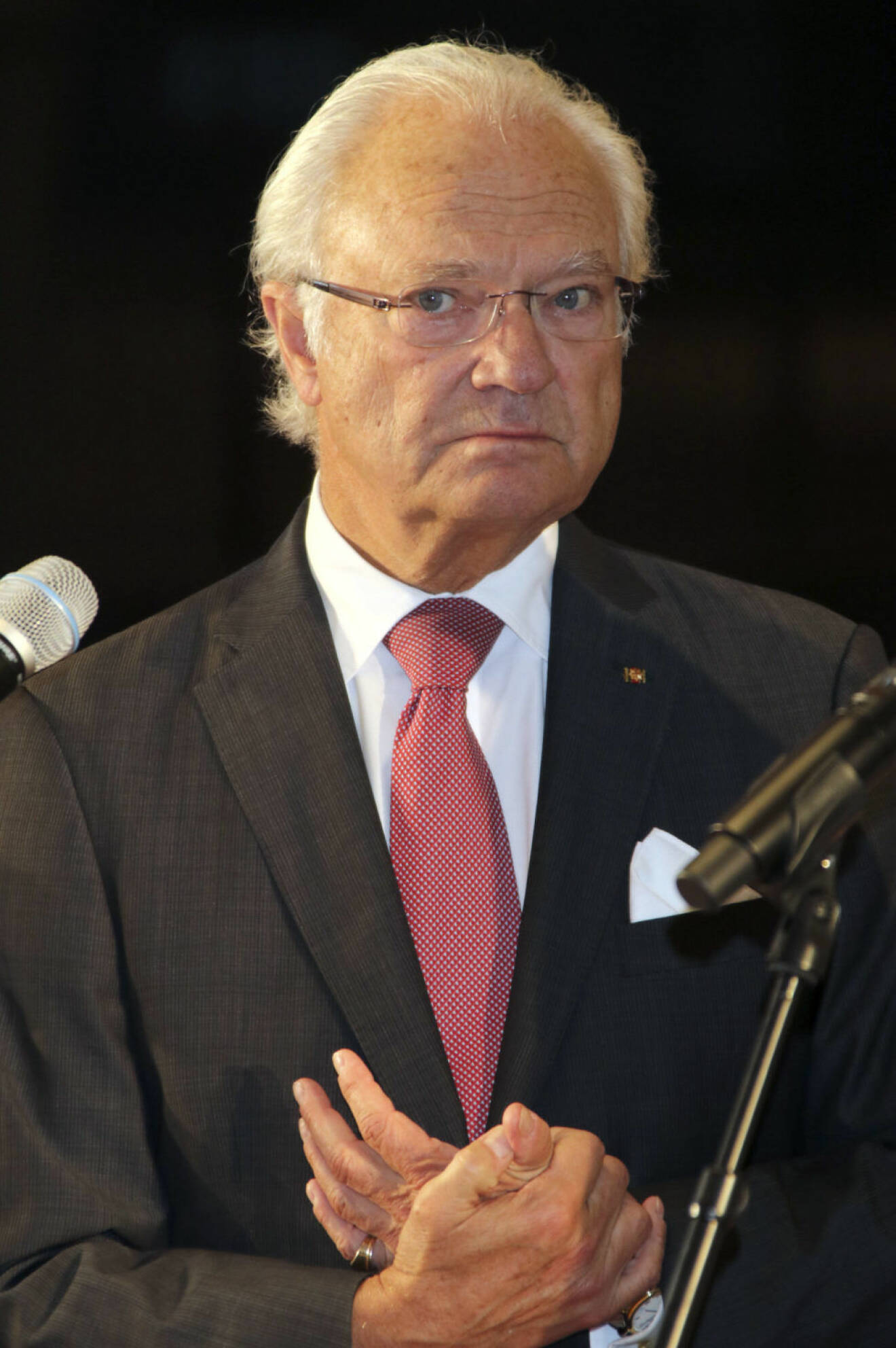 Carl XVI Gustaf of Sweden during a visit to the Elbphilharmonie, a concert hall under construction in the HafenCity quarter of Hamburg, Germany. Featuring: Carl XVI Gustaf of Sweden Where: Hamburg, Germany When: 06 Oct 2016 Credit: gbrci/Future Image/WENN.com **Not available for publication in Germany, Poland, Russia, Hungary, Slovenia, Czech Republic, Serbia, Croatia, Slovakia**