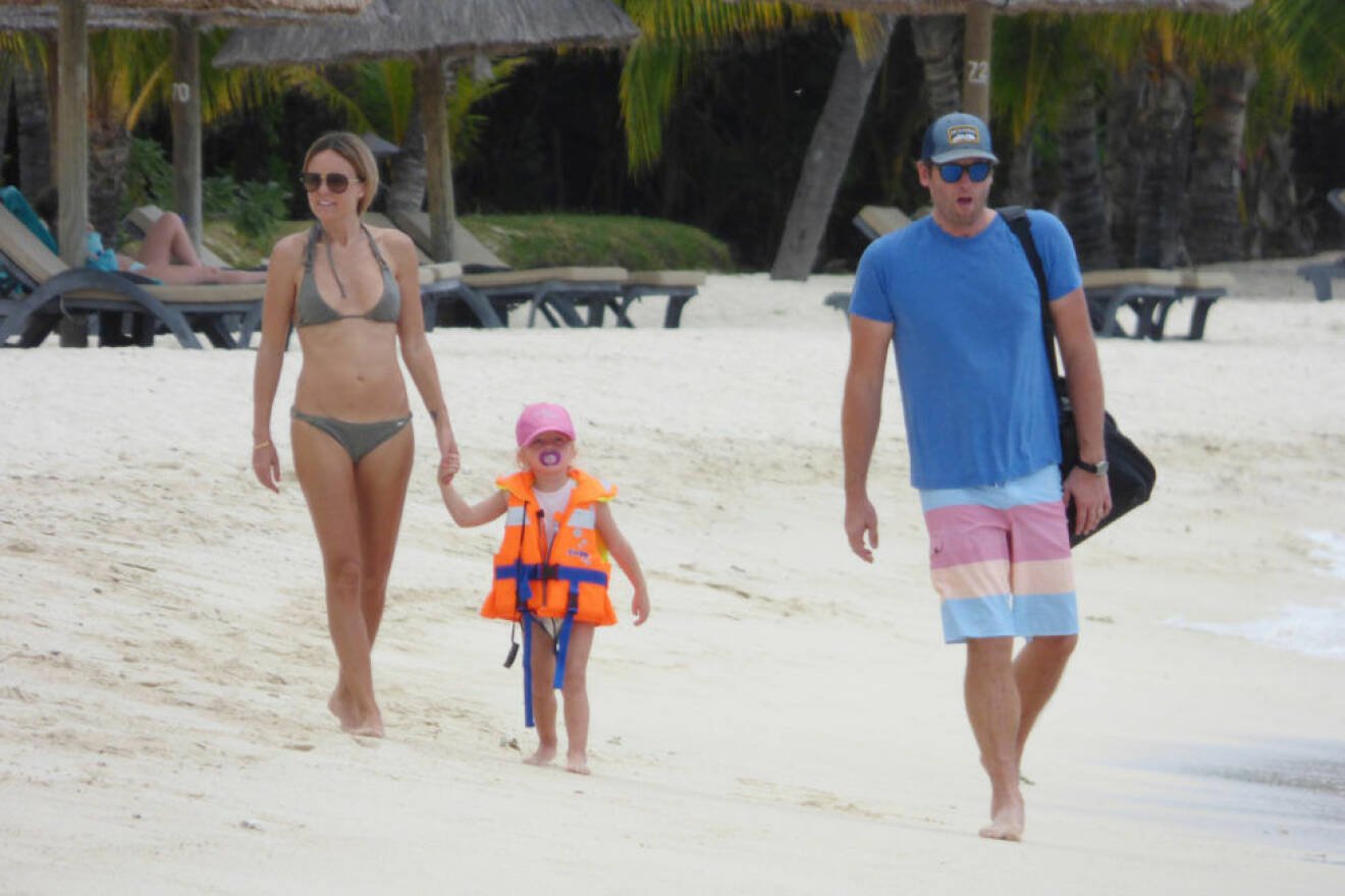 Här ser vi Sofi Fahrman och Nick Zijlstra på semester för ett år sedan. Då flög paret med sin dotter till Mauritius.