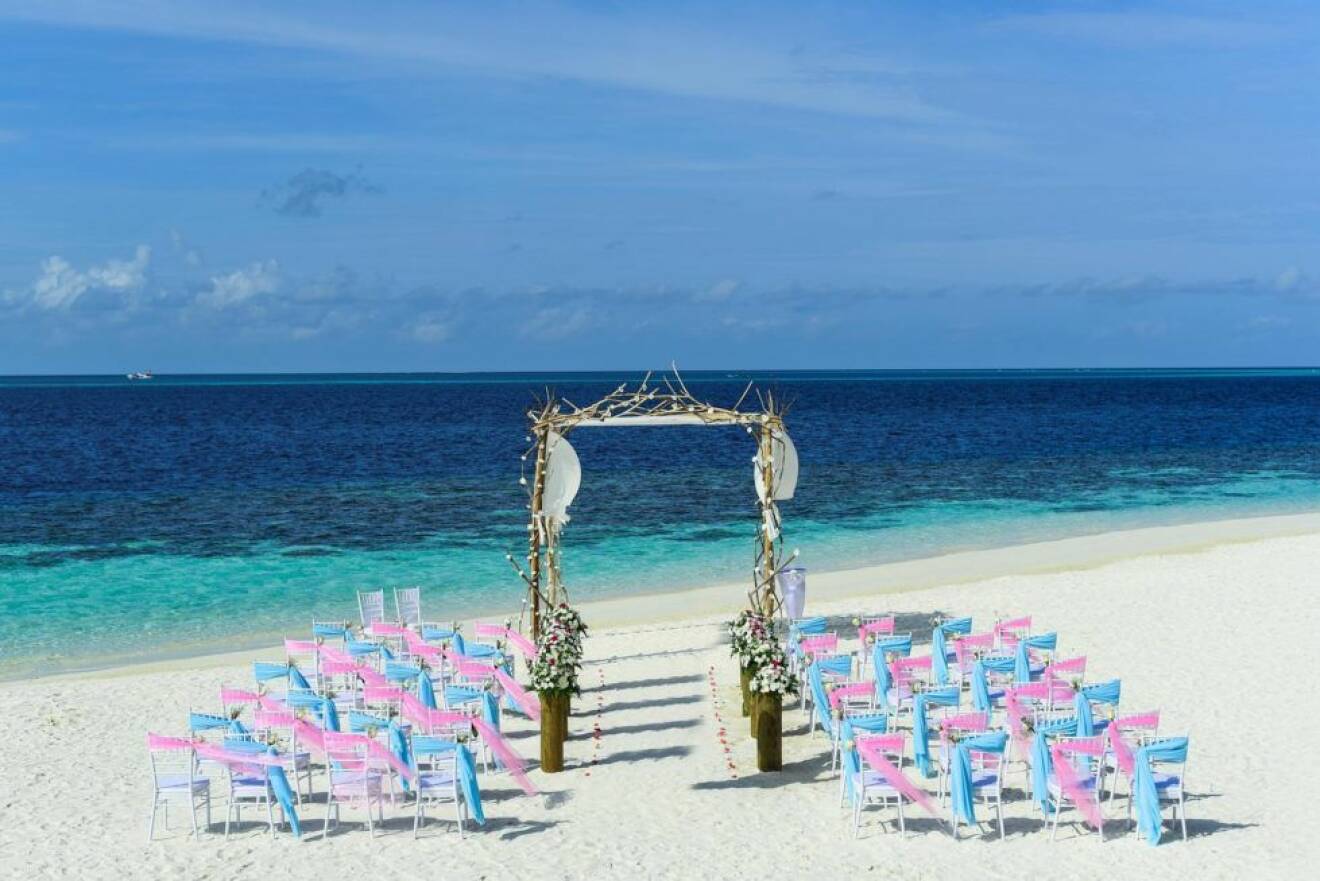 Så här skulle det ju kunna se ut p en strand under ett bröllop på Maldiverna!
