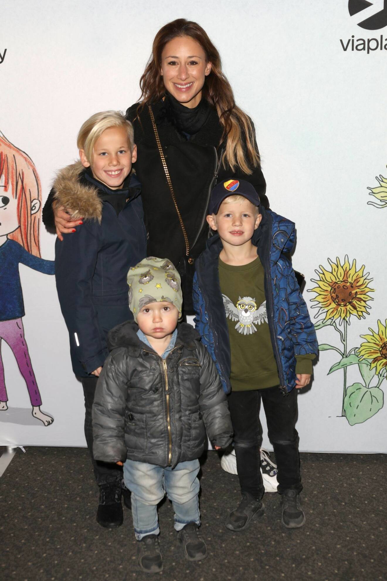 Katrin Zytomierska med barnen Ringo, Rambo och Falke
