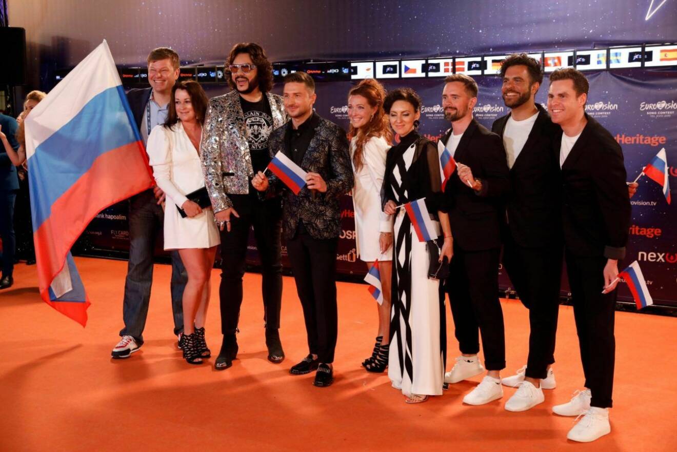 Sergey Lazarev från Ryssland på röda mattan i Eurovision song contest med sin svenska kör