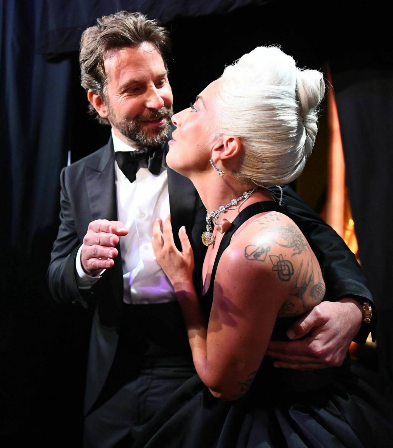 Lady Gaga och Bradley Cooper framförde Shallow under galan