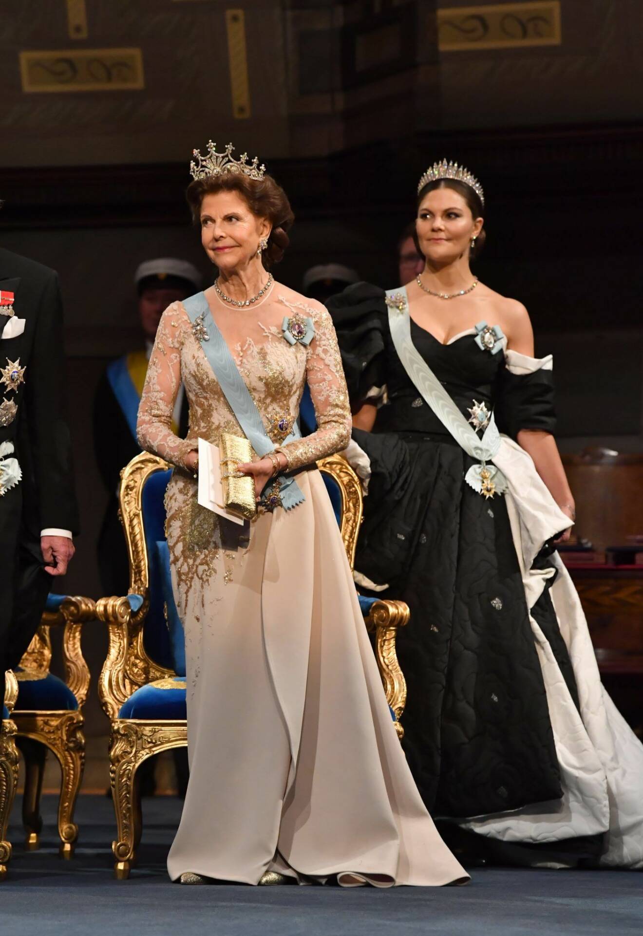 Drottning Silvia i en cremefärgad klänning