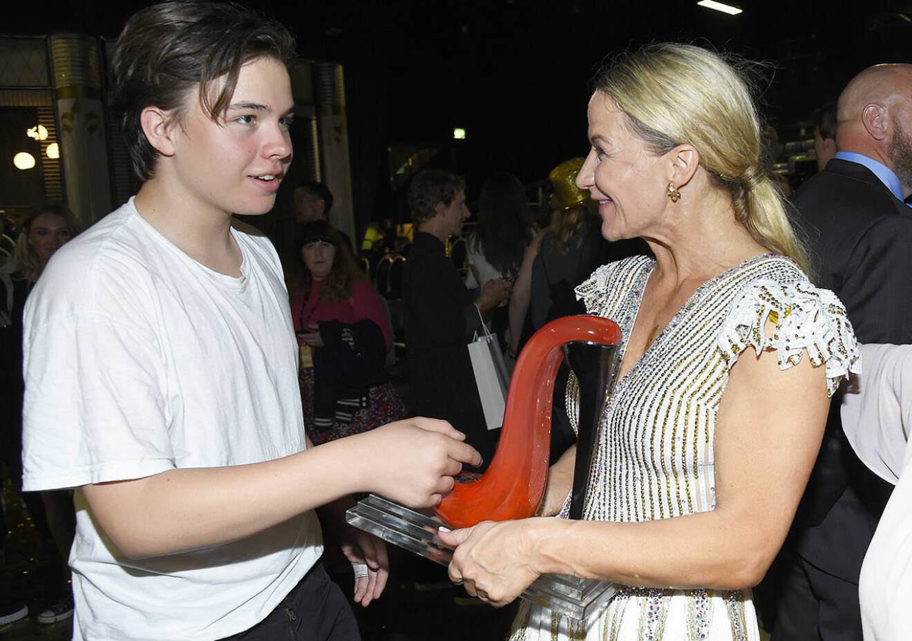 Kristin Kaspersen med sonen Leon efter segern i Let's dance 2019.