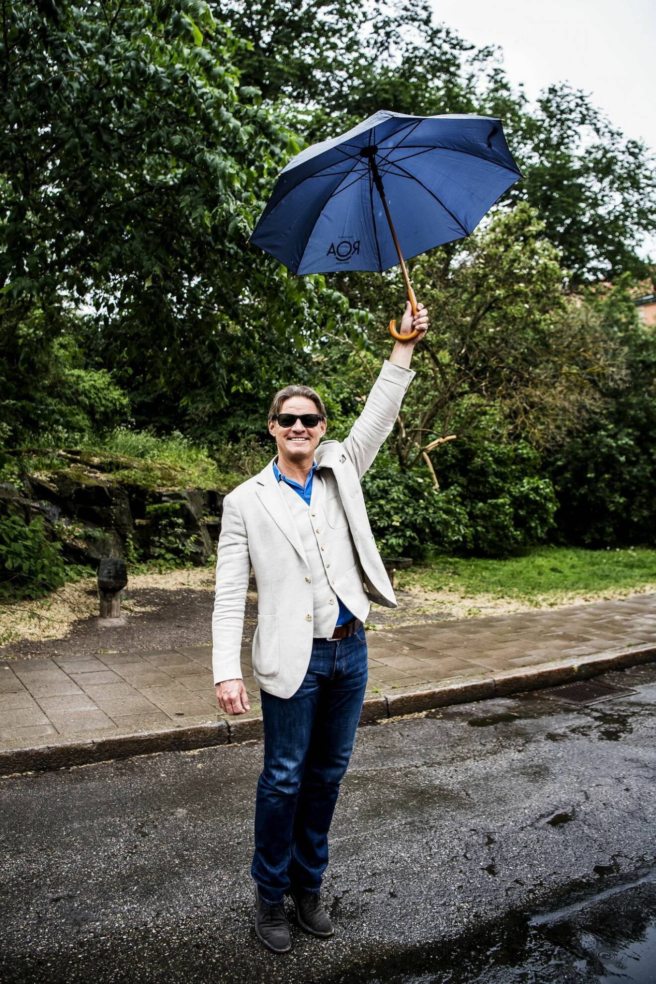 Doktor Mikael Sandström är glad i regn såväl som solsken. 