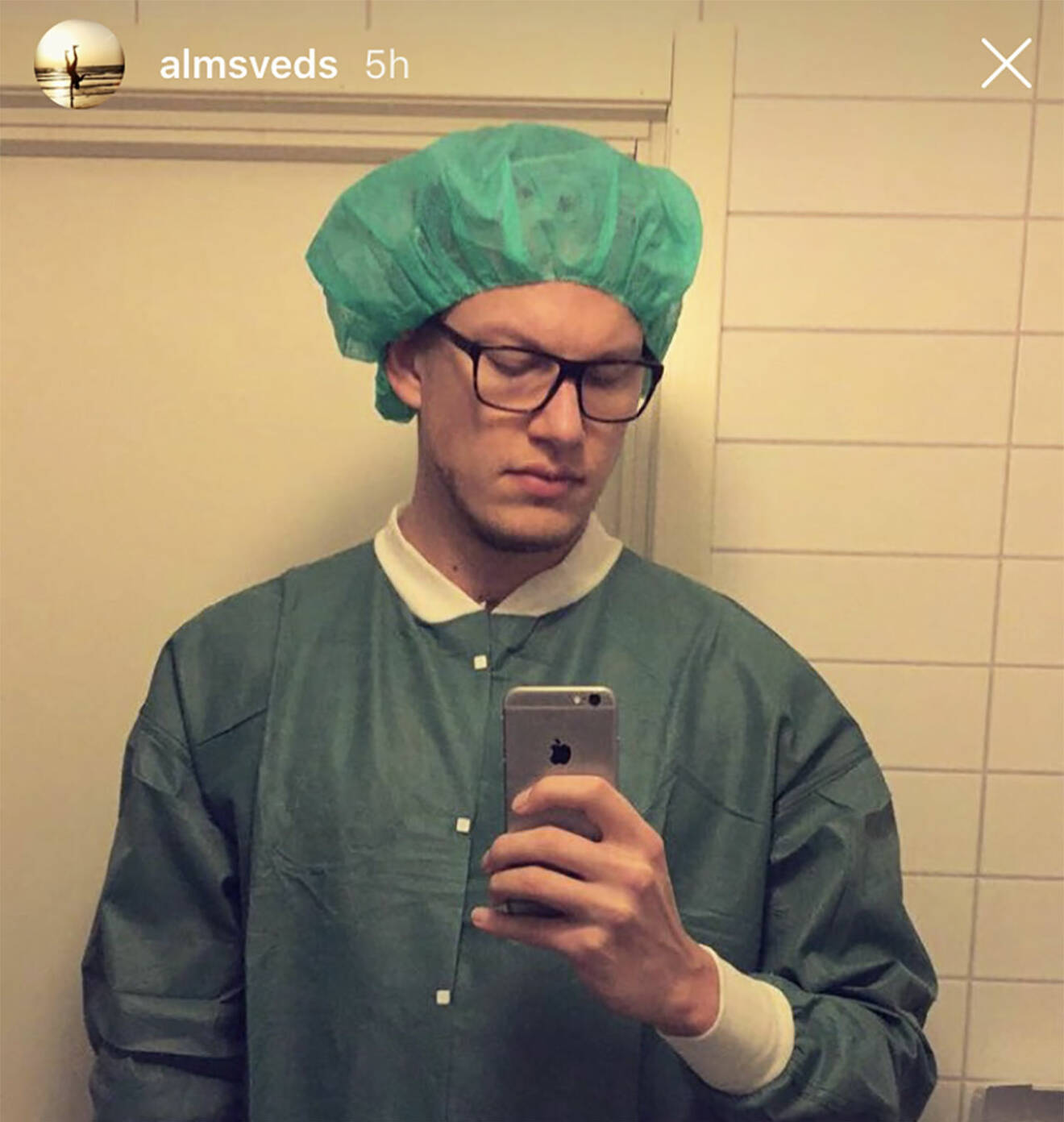Bachelor-Felix Almsved på sjukhuset.