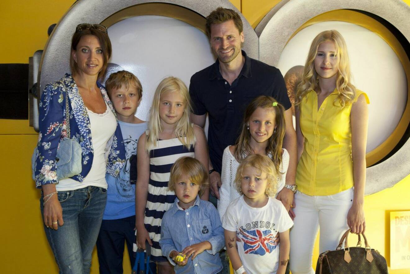 Martin Melin och Camilla Läckberg med barn