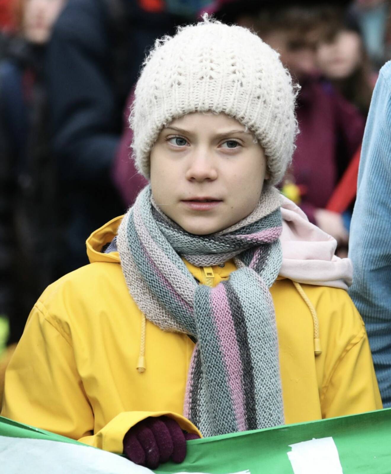 Greta Thunberg i gul regnjacka