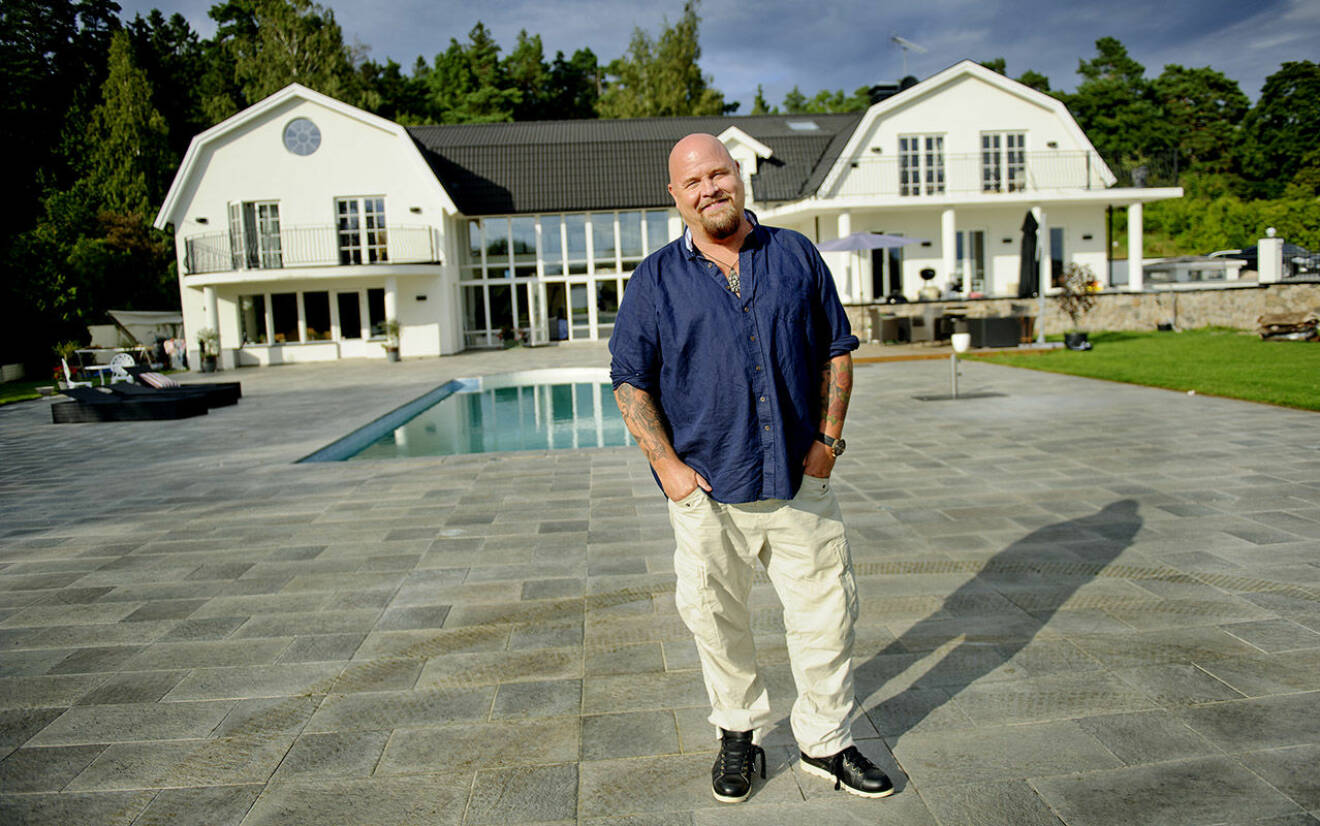 Hemma hos låtskrivaren, musikern och producenten Anders Bagge i hans hus på Ekerö utanför Stockholm.