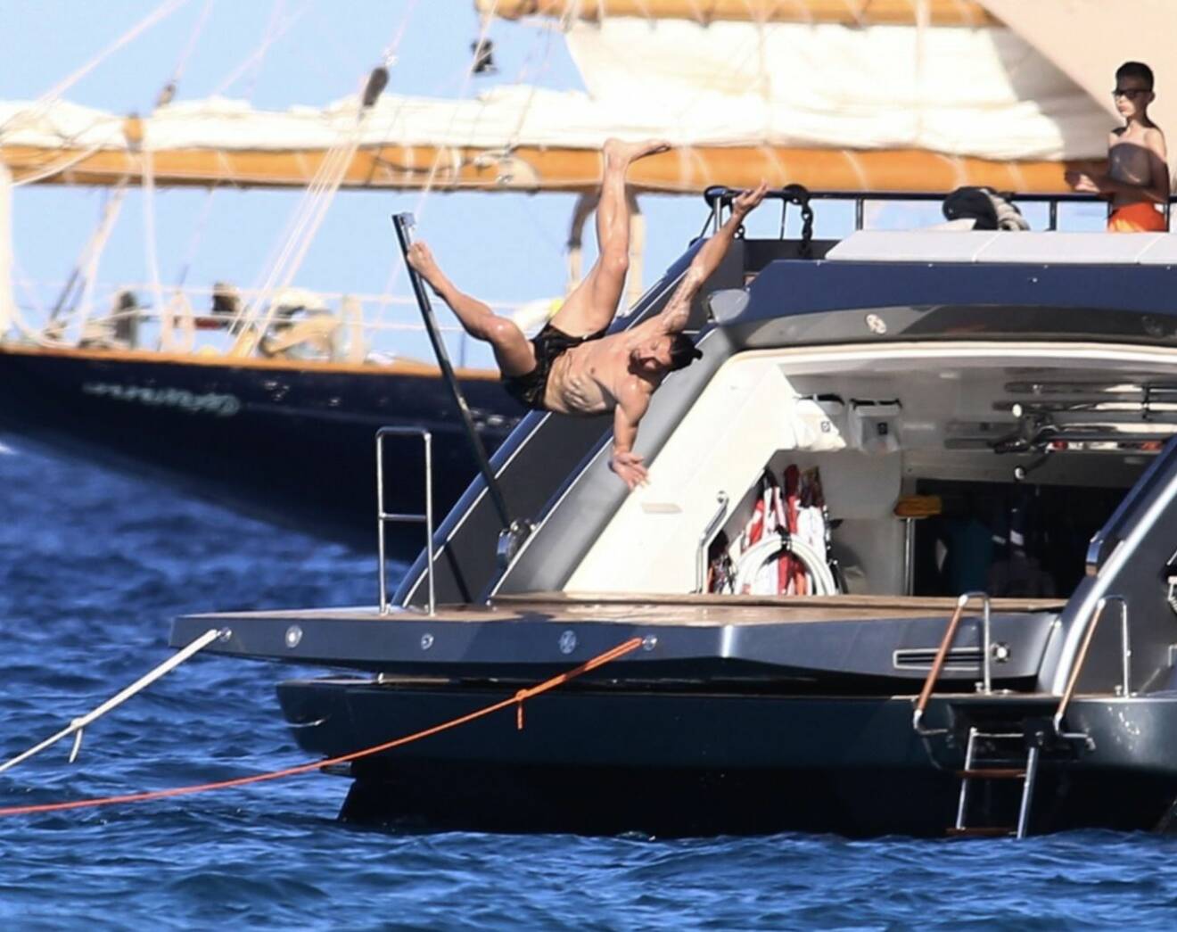 Zlatan hoppar från sit båt