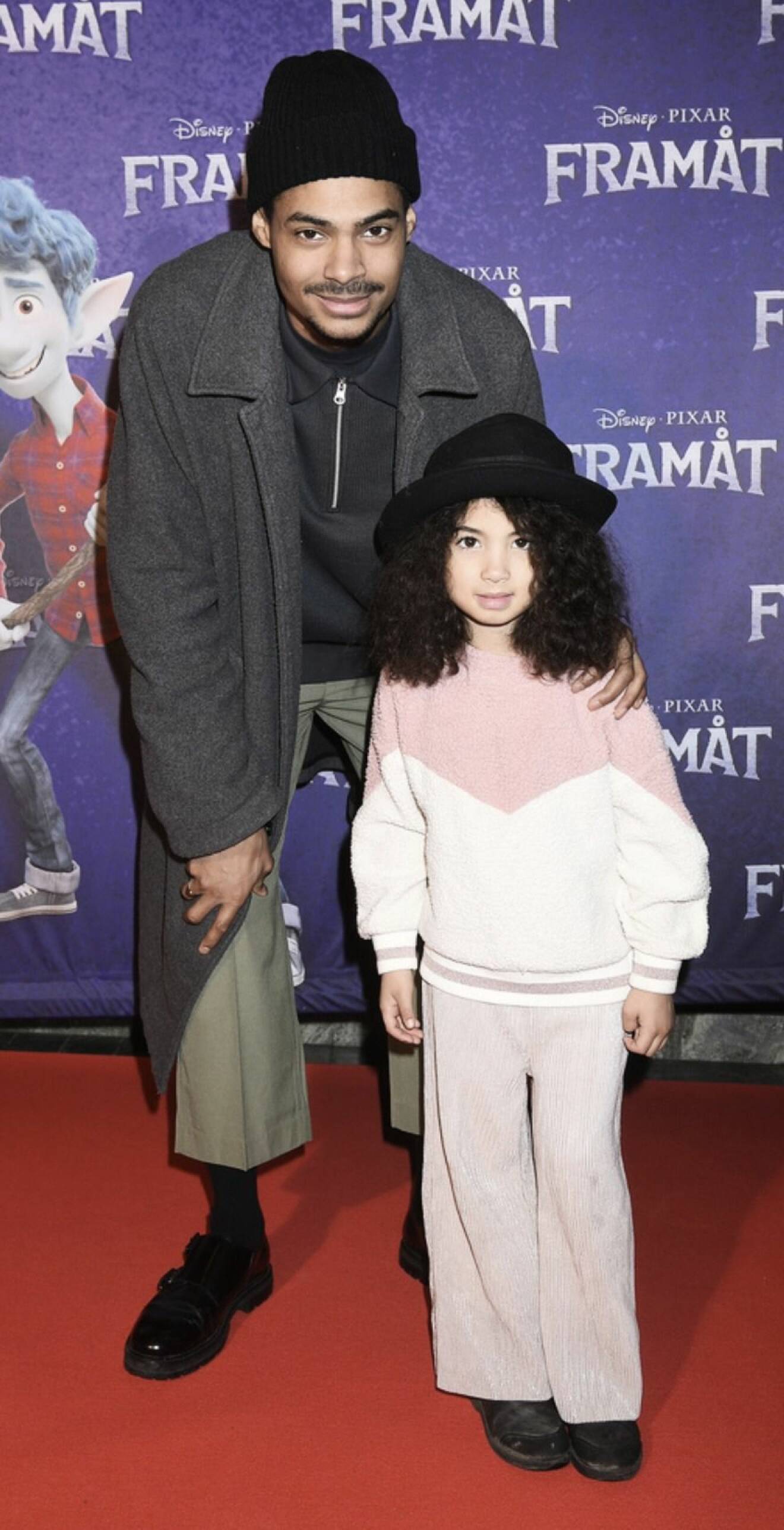 Michel Tornéus med dottern Leah på biopremiär för filmen Framåt år 2020