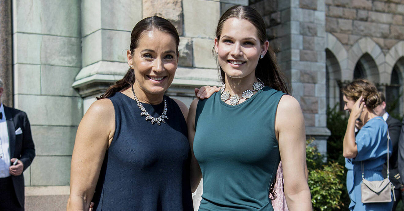 Agneta Sjödin och Maja Strömstedt på Anton Ewalds bröllop 2017.