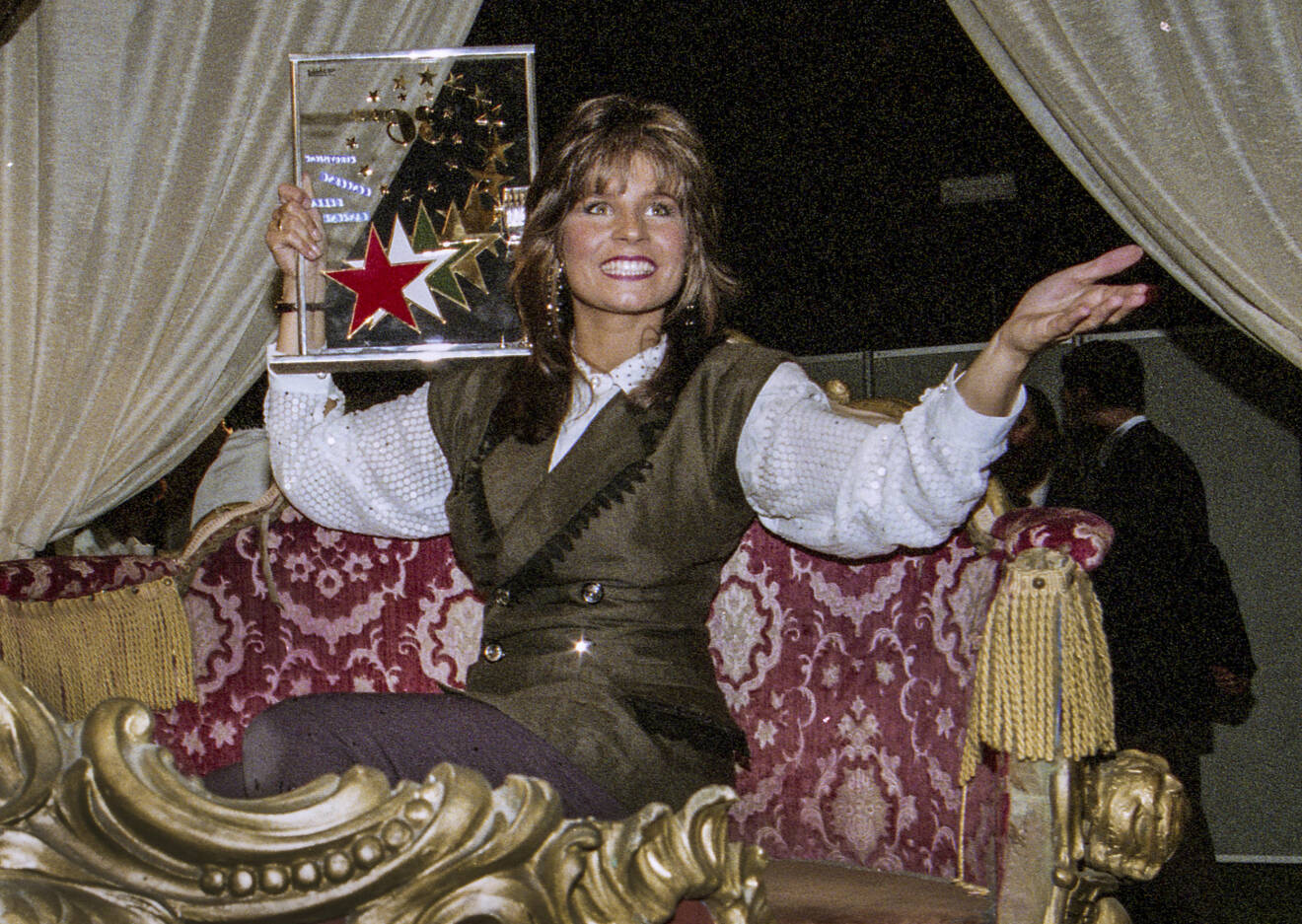 Carola Häggkvist efter segern med Fångad av en stormvind i Eurovision Song Contest i Rom, Italien 1991.