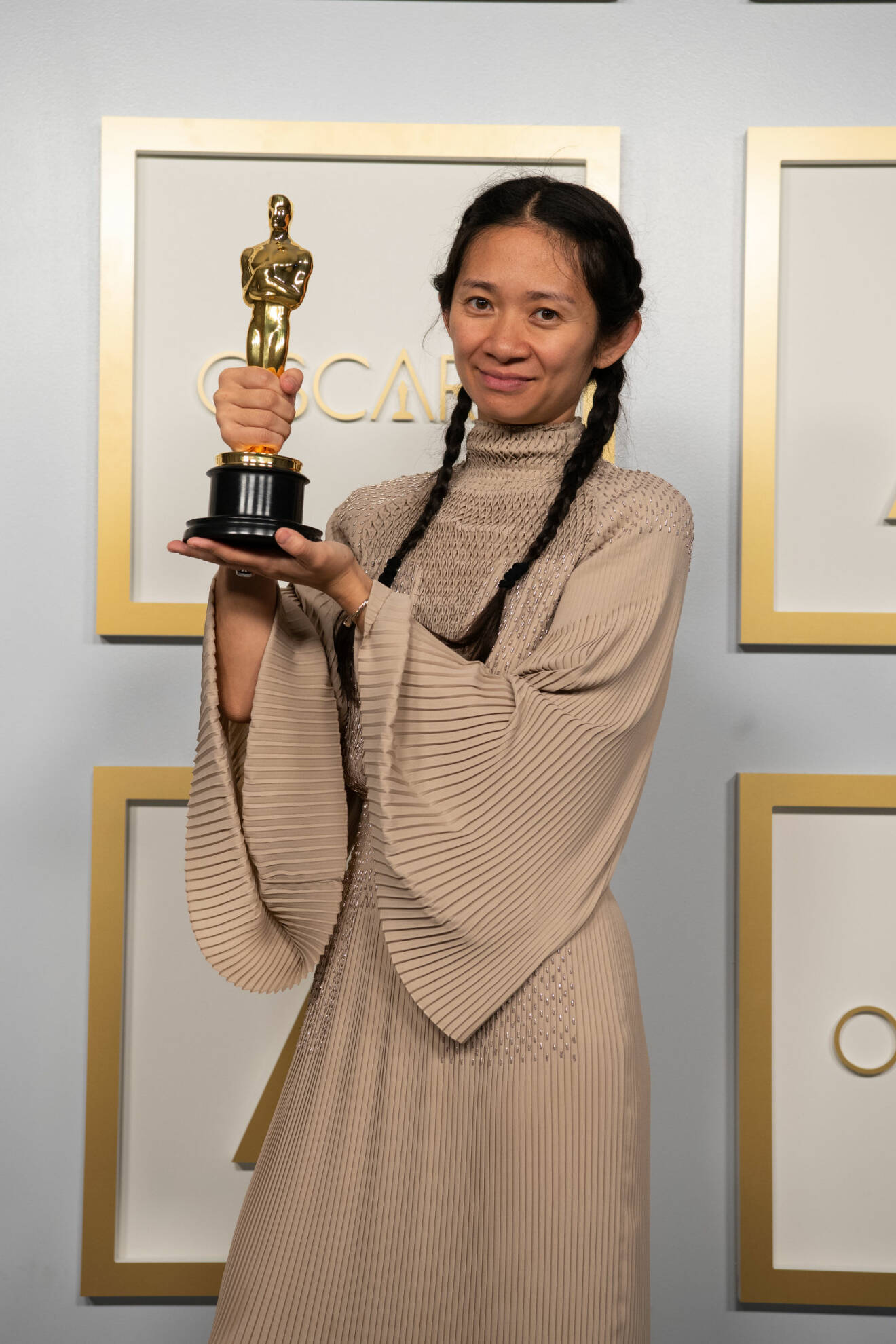 Chloé Zhao vinnare för bästa regi av filmen Nomadland