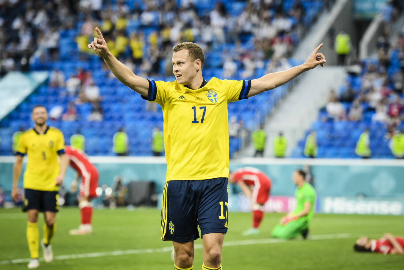 Sveriges Viktor Claesson jublar efter 3-2 under gruppspelsmatchen (grupp E) i fotbolls-EM mellan Sverige och Polen på Sankt Petersburg-stadion, 2021.