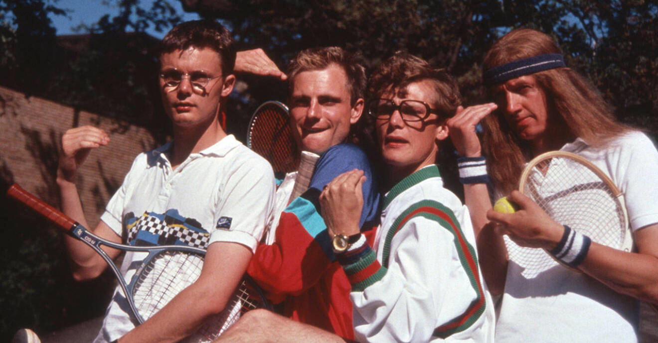 Felix Herngren, Peter Wahlbeck, Måns Herngren och Svante Grundberg i tv-serien S.M.A.S.H 1990.