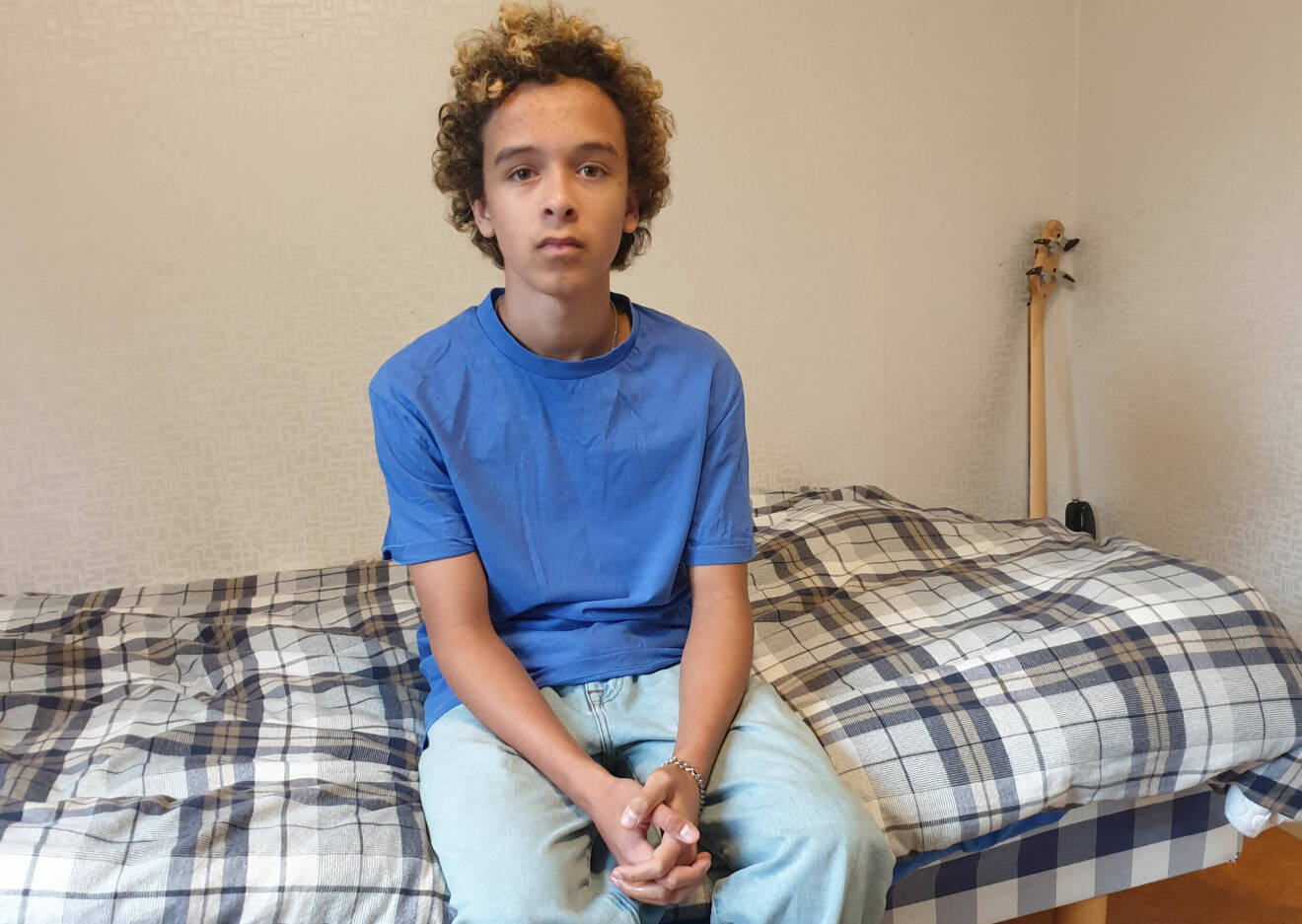 Dan Michael Broberg, 15, hotas med vräkning efter sin mammas bortgång.