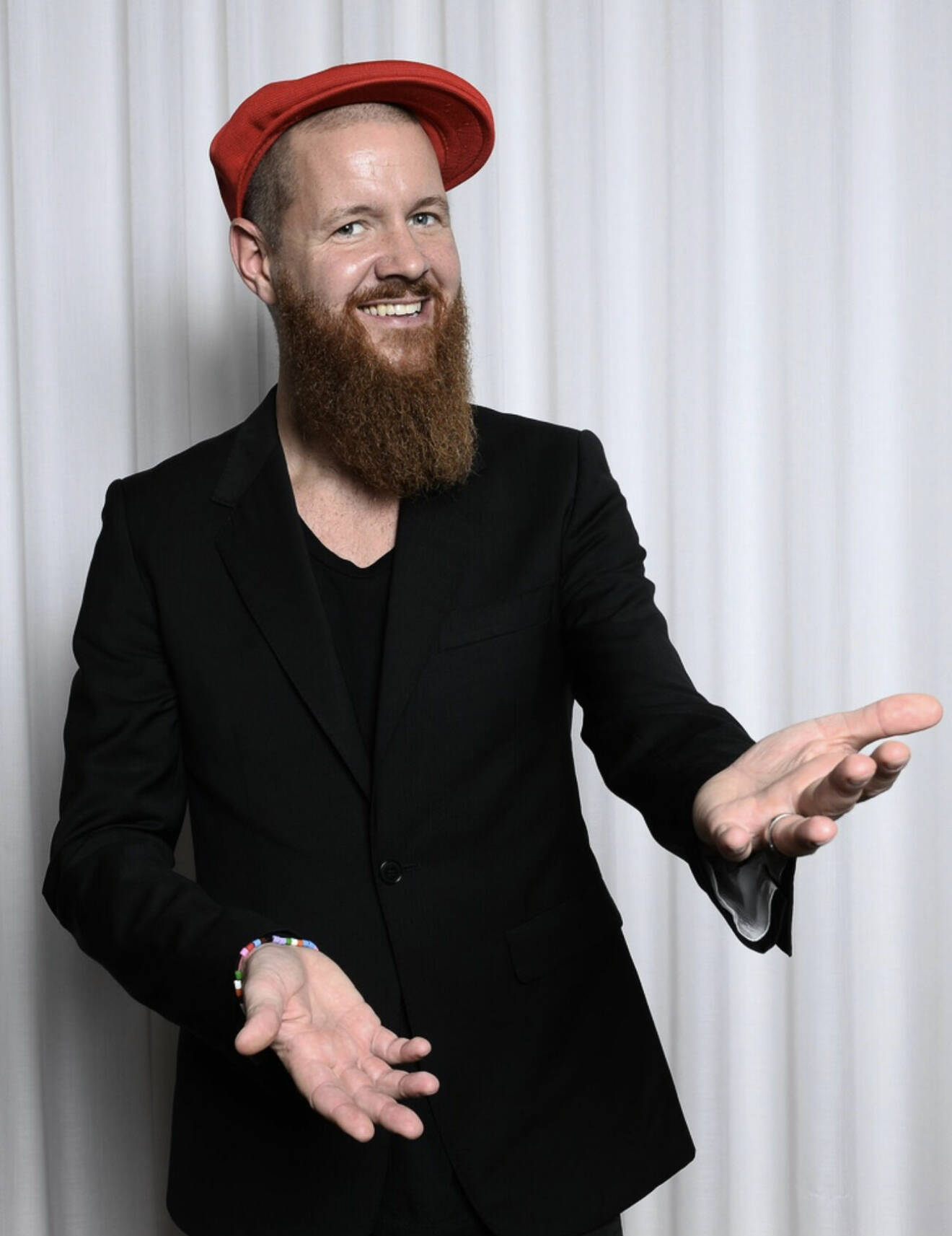 Christer Lundberg i röd hatt