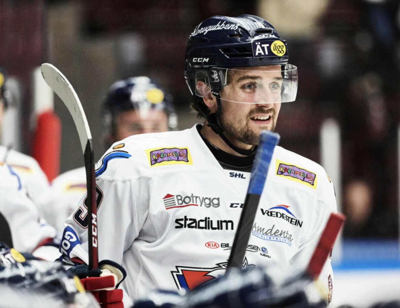 Mikael Frycklund spelar hockey