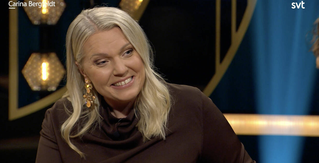 Carina Bergfeldt ler stort i tv-programmet