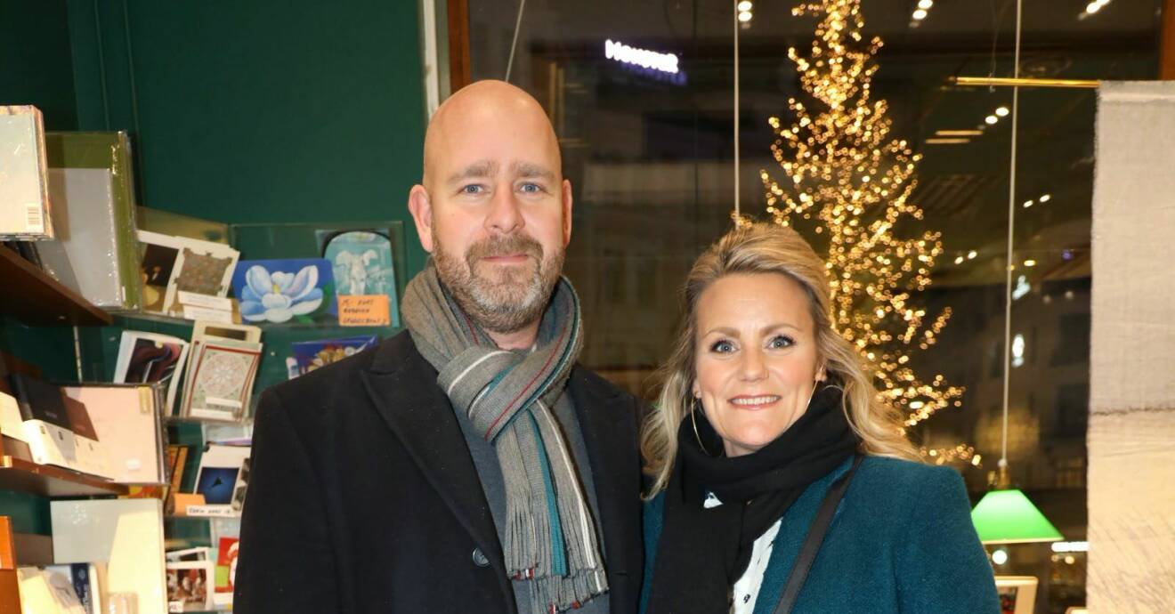 Karin Almström med ex-maken Göran på Hedengrens bokhandel 2018.
