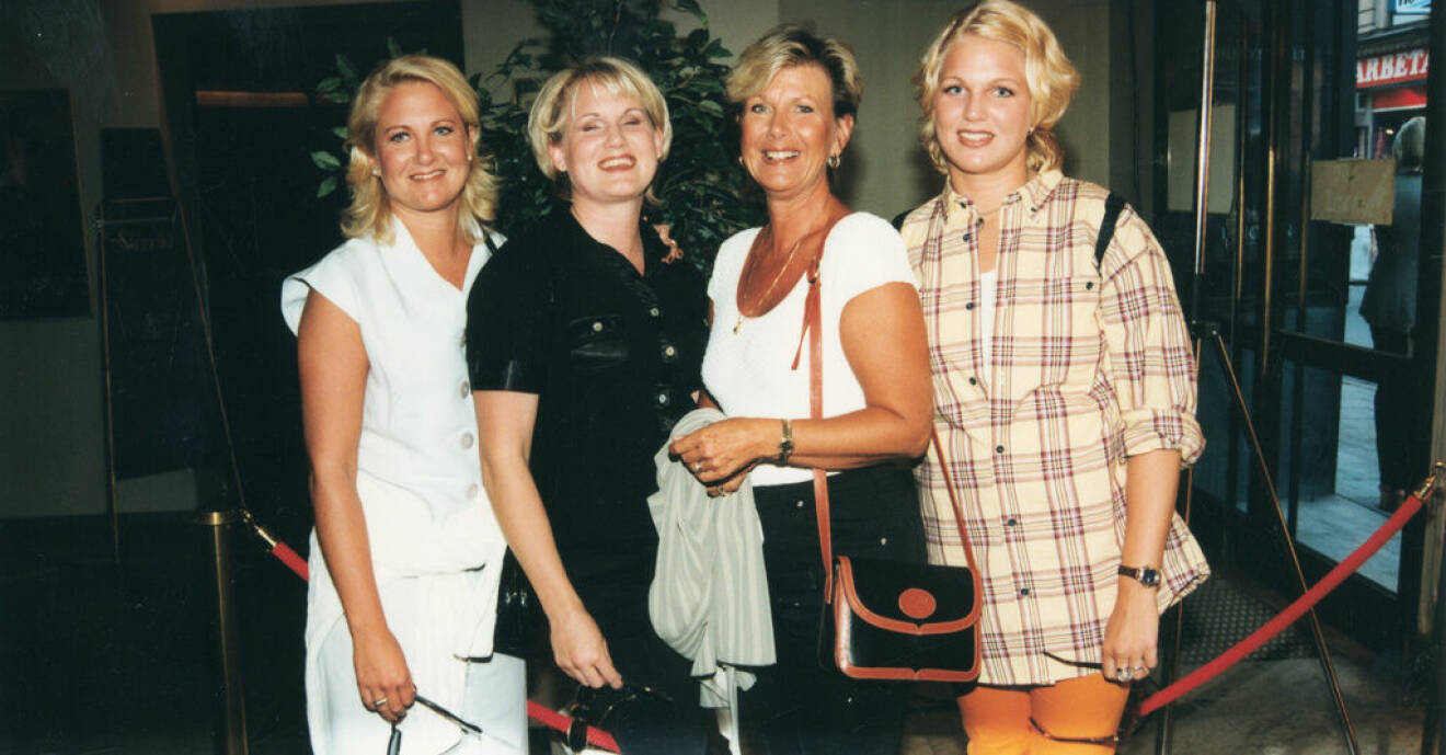 Ann-Louise Hanson med döttrarna 1996