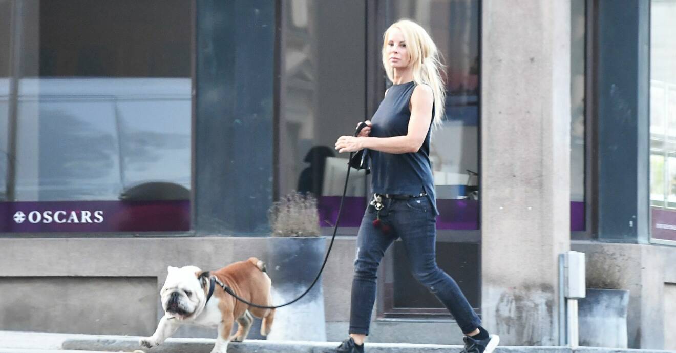 Helena Seger promenerar sin hund.