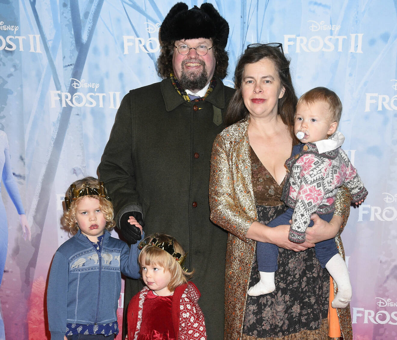 Edward och hustrun Gunilla tillsammans med de gemensamma barnen Melchior, Wilhelmina och Zacharias på röda mattan år 2019.