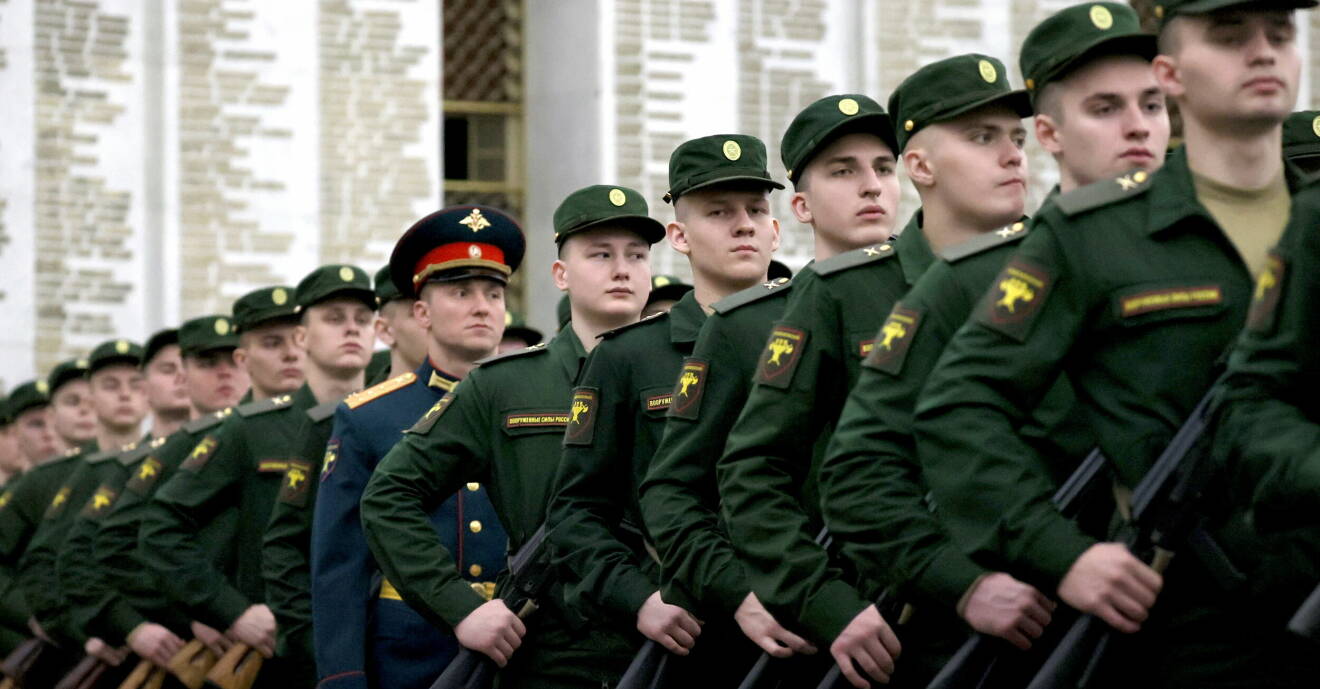 Ryska soldater står på rad för en cermoni i Moskva.