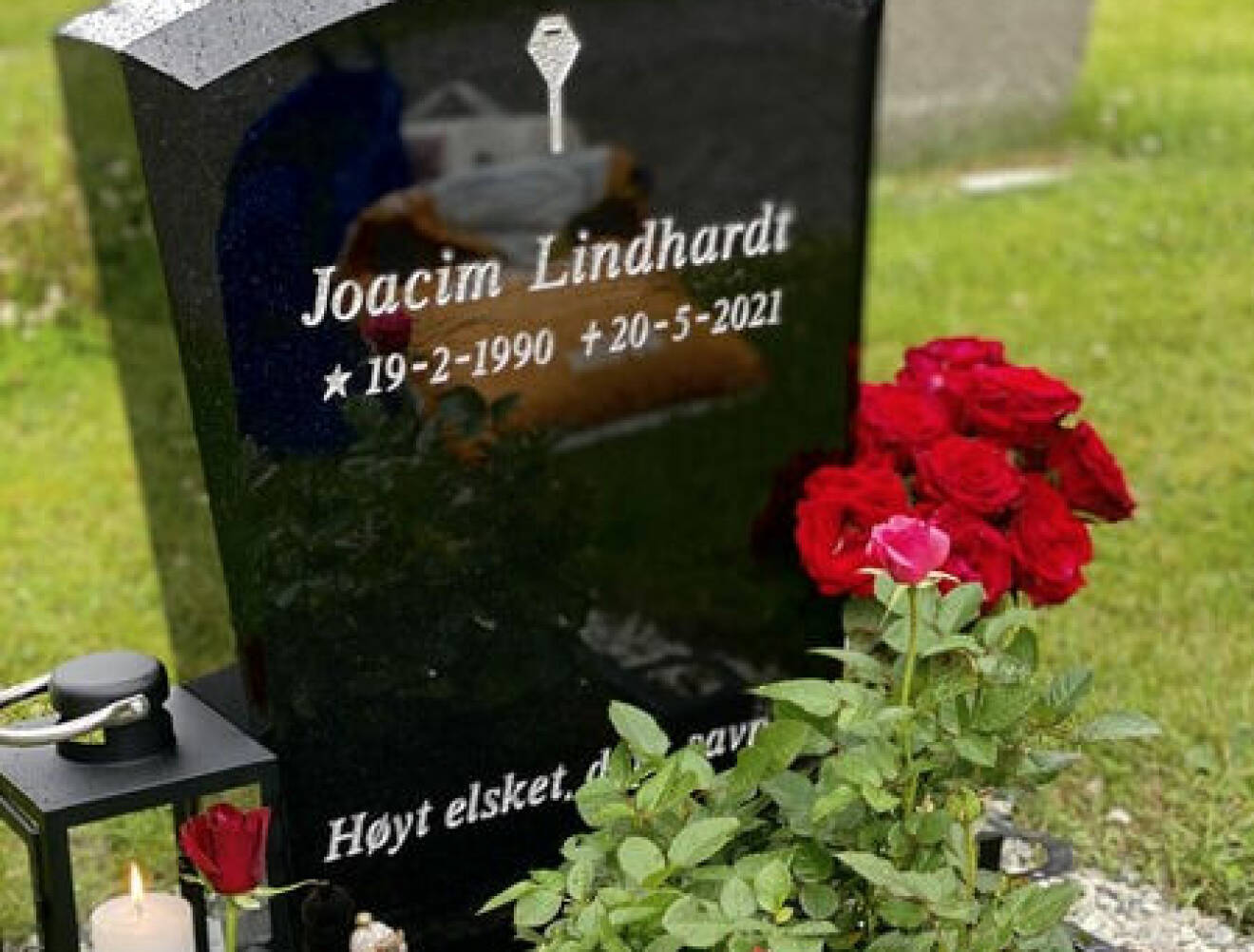 Joacims gravsten på Strömsgodsets kyrkogård i Drammen.