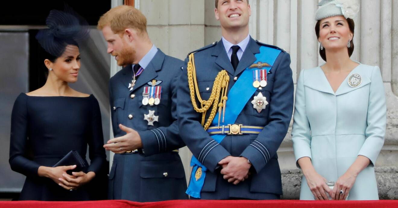 Prins Harry tillsammans med Meghan Markle, prins William och Kate Middleton