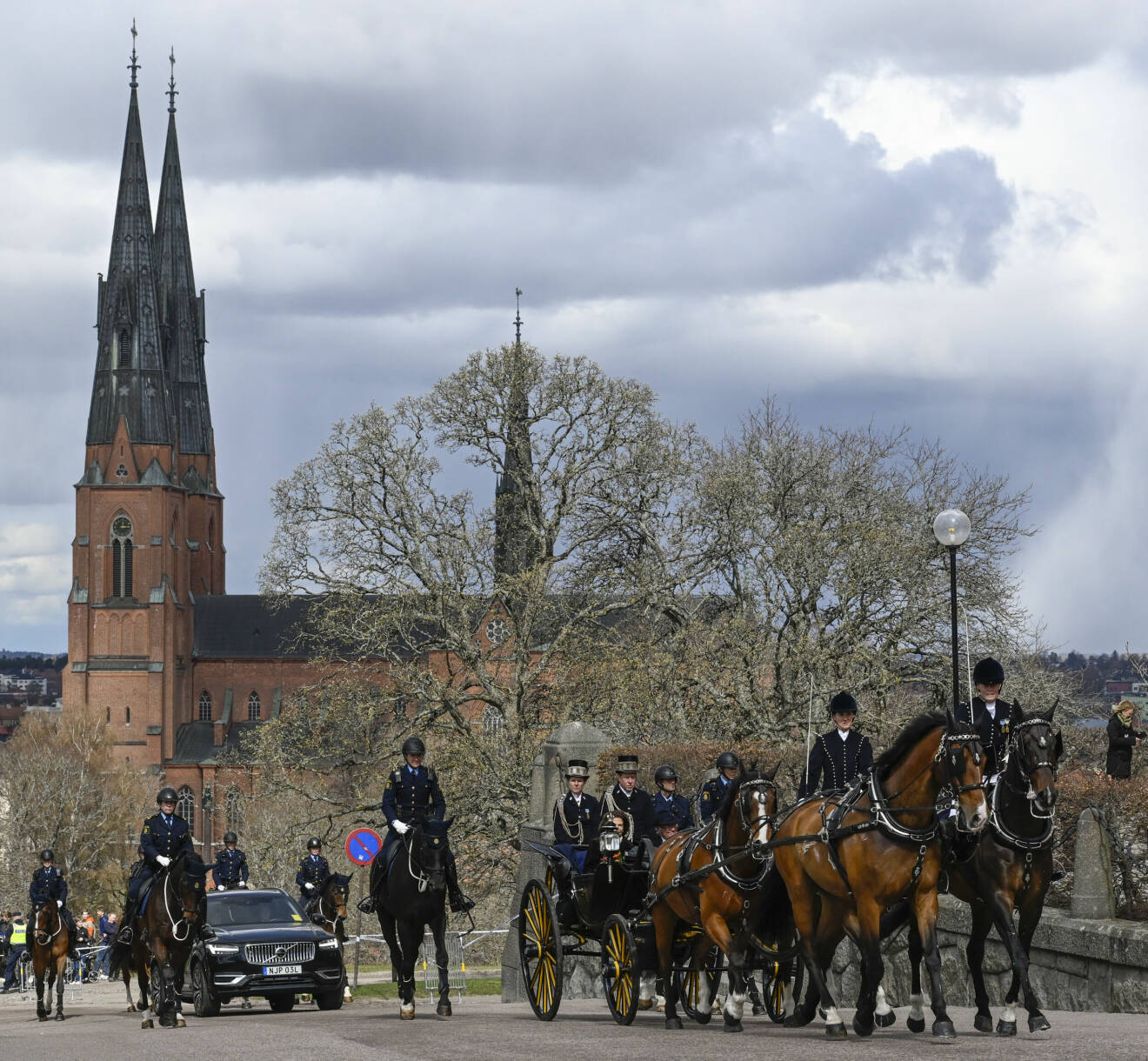 Hästkortege med Kung Carl Gustaf och drottning Silvia från S:t Eriks torg till Uppsala slott.