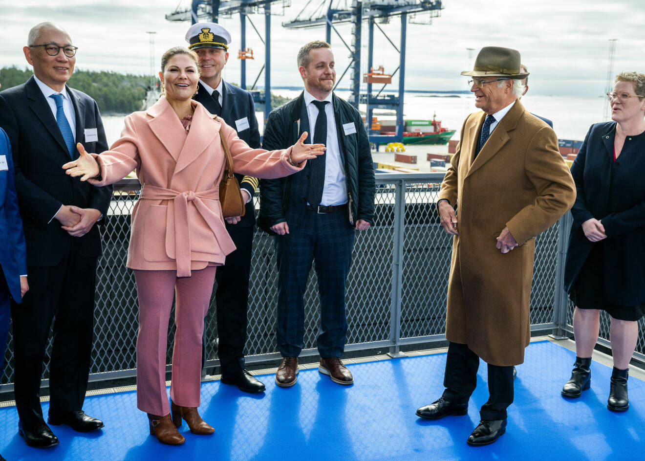Kronprinsessan Victoria och kung Carl Gustaf i samband med invigningen av Norvik hamn.